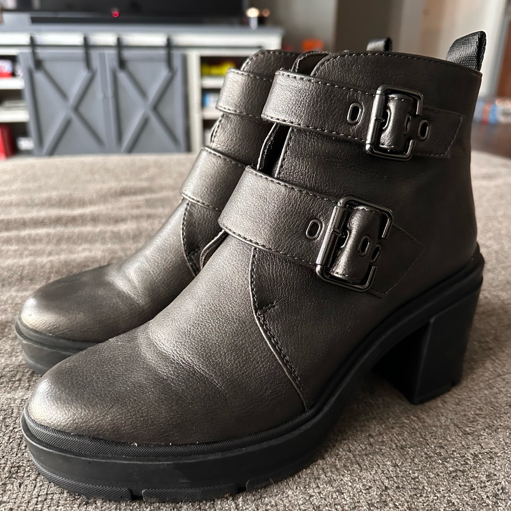 Booties boots, Rocket dog plush women’s size 8.5 metallic silver/gold color